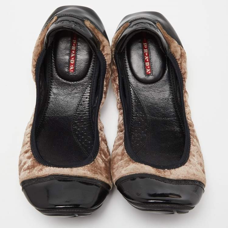 Pre Owned Prada Sport Black/Brown Patent Leather and Velvet Toe Cap Scrunch Ballet Flats Size 40.5 