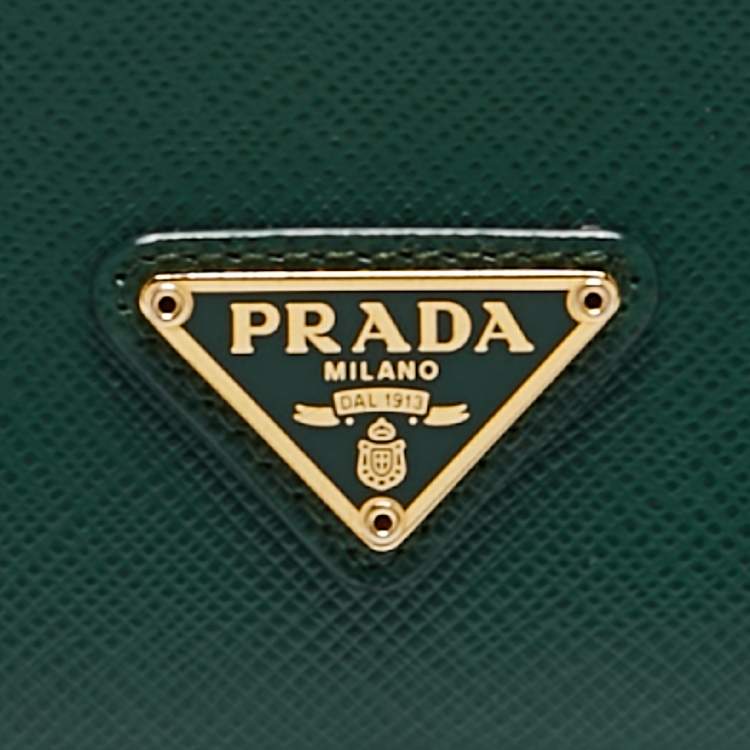 مملوكة مسبقًا Prada Green Saffiano Leather Phone Strap Case