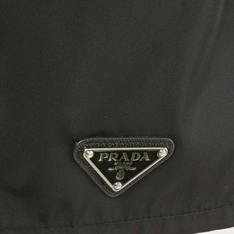 مملوكة مسبقًا Prada Black Triangle Enamel Logo Re-Nylon Shorts S