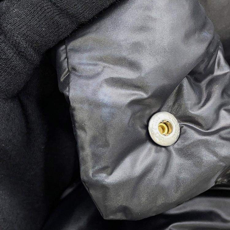 مملوكة مسبقًا فيست برادا كروب جاكيت مبطن بشعار مثلثي مقاس 40 أسود نايليون 100%