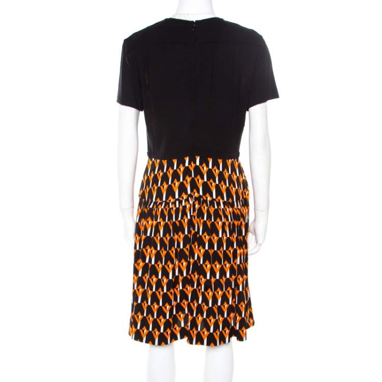 مملوكة مسبقًا Prada Black and Orange Geometric Printed Crepe Short Sleeve Dress M