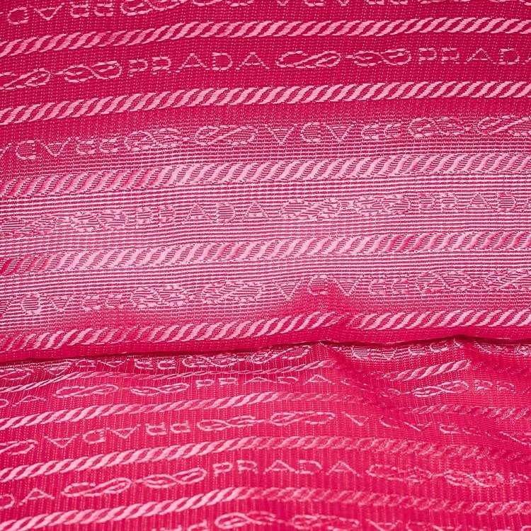 مملوكة مسبقًا Prada Fuchsia Vernice Gaufre Leather Top Zip Clutch