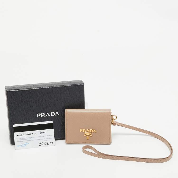 مملوكة مسبقًا Prada Beige Saffiano Metal Leather Card Holder 