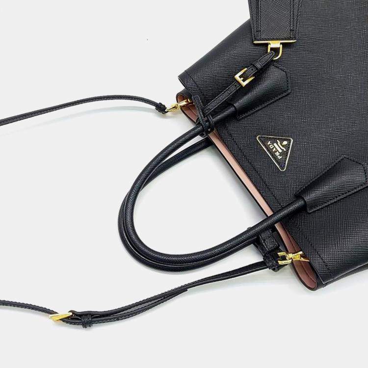 مملوكة مسبقًا Prada Black Leather Saffiano Hanbag 