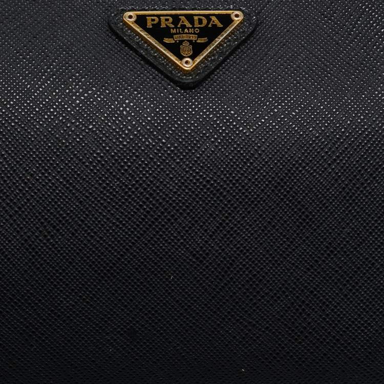 Pre Owned Prada Black Saffiano Lux Leather Re-Edition 2005 Baguette Bag