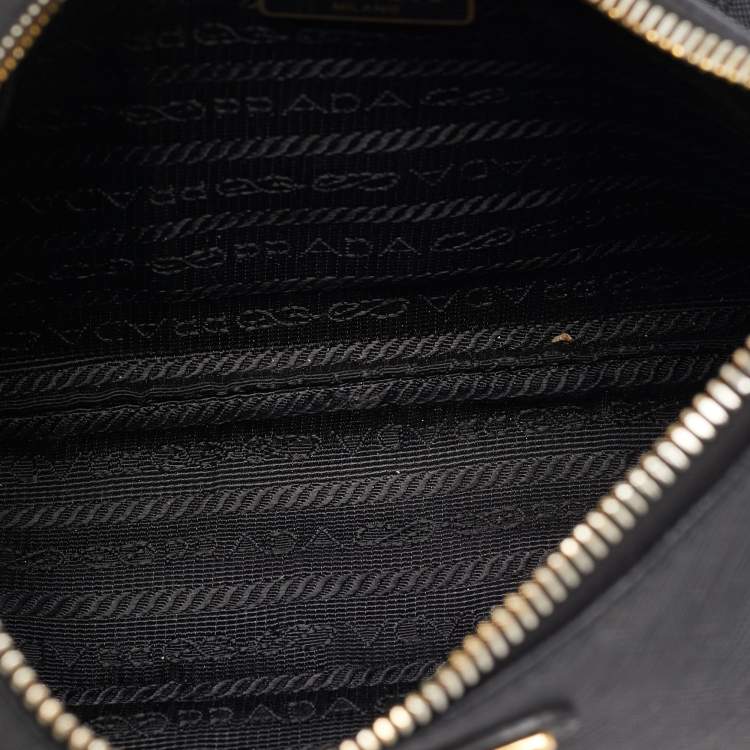 Pre Owned Prada Black Saffiano Lux Leather Re-Edition 2005 Baguette Bag