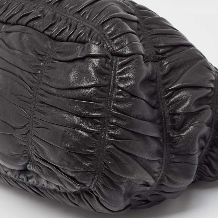 مملوكة مسبقًا Prada Black Gaufre Leather Chain Hobo