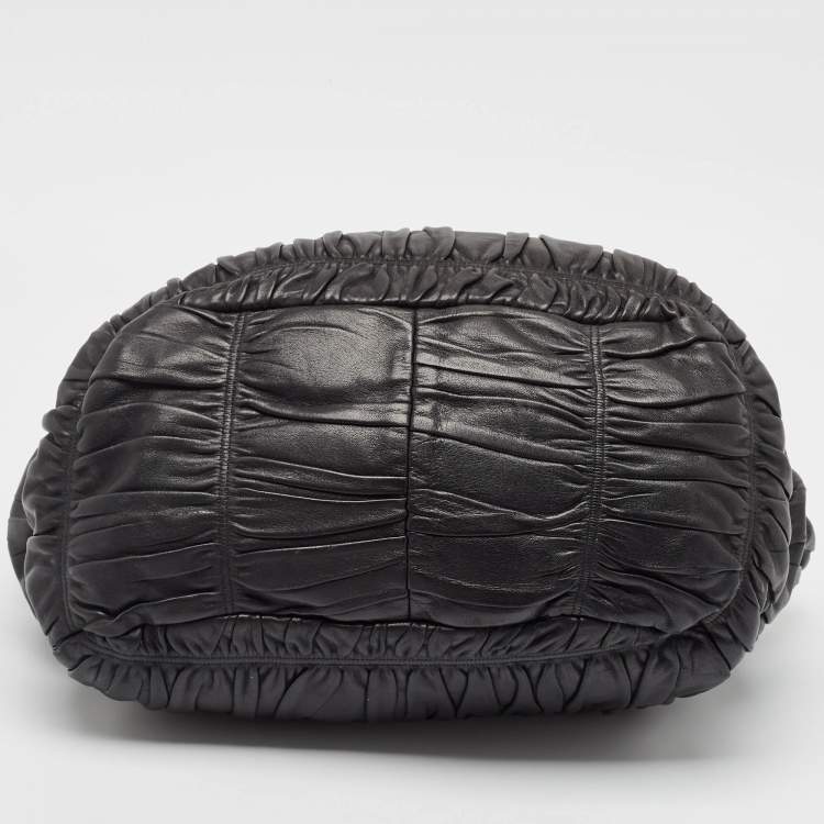 مملوكة مسبقًا Prada Black Gaufre Leather Chain Hobo