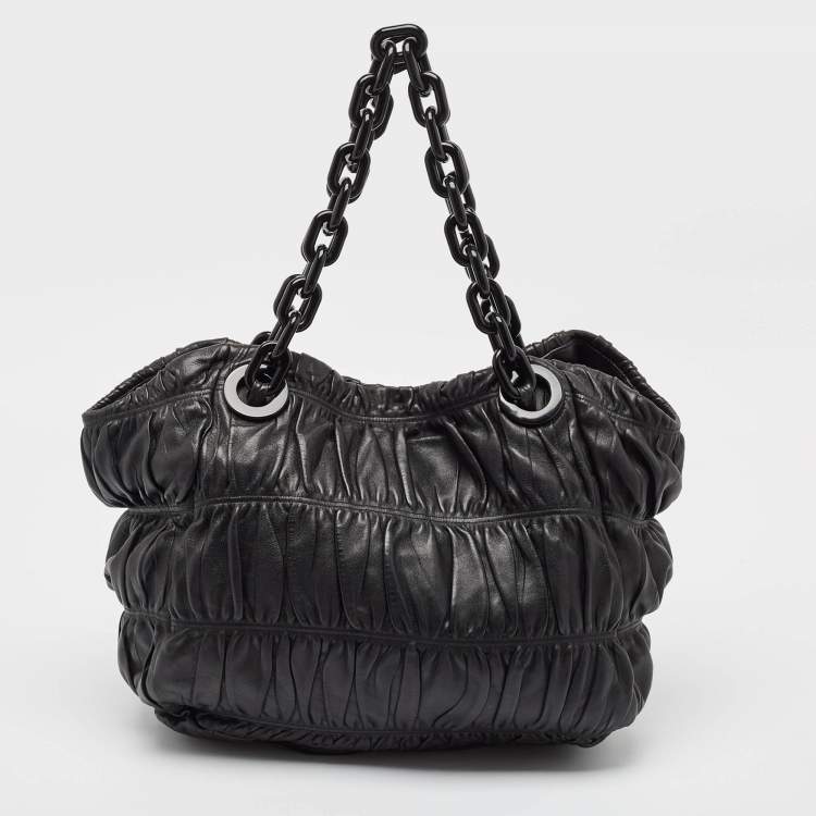 مملوكة مسبقًا Prada Black Gaufre Leather Chain Hobo