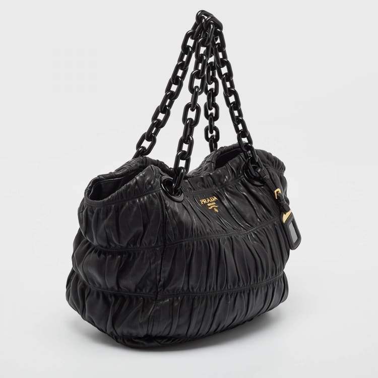 مملوكة مسبقًا Prada Black Gaufre Leather Chain Hobo