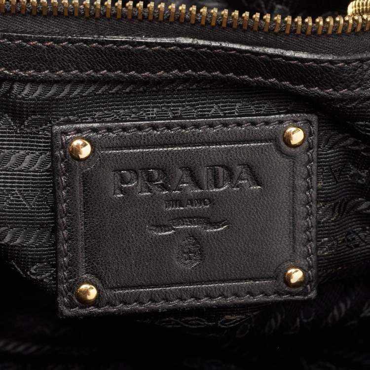 مملوكة مسبقًا Prada Black Gaufre Leather Chain Hobo