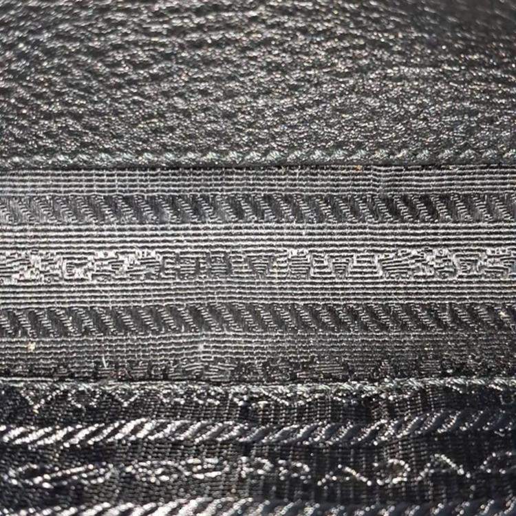 مملوكة مسبقًا Prada Vitello Dino Belt Bag
