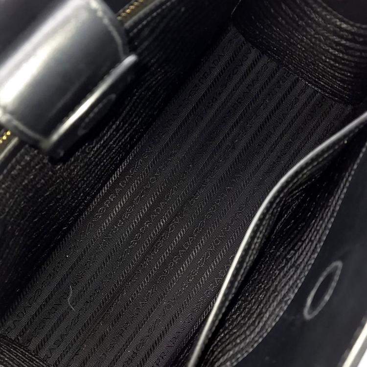 مملوكة مسبقًا Prada Saffiano Tote And Shoulder Bag