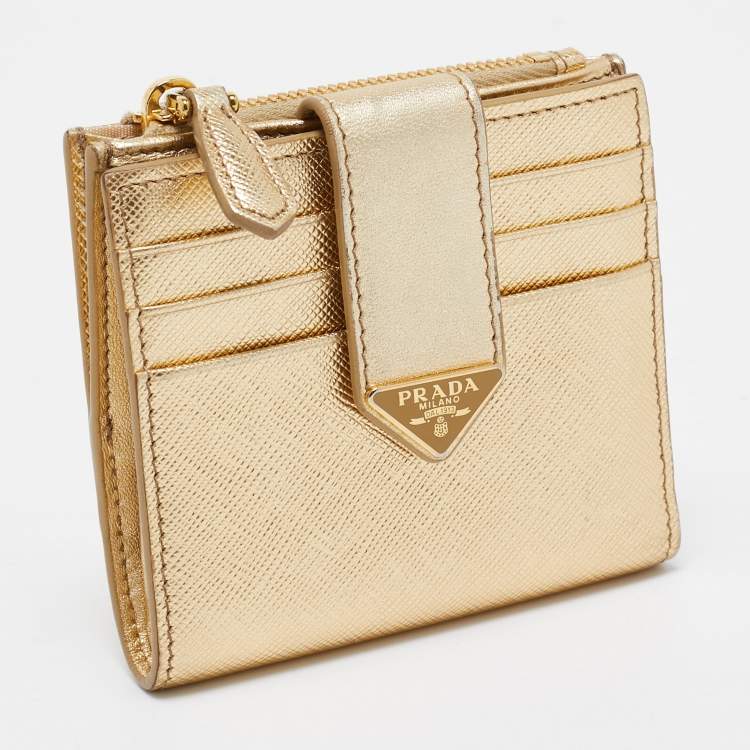 مملوكة مسبقًا Prada Gold Saffiano Metal Leather Flap Zip Card Case