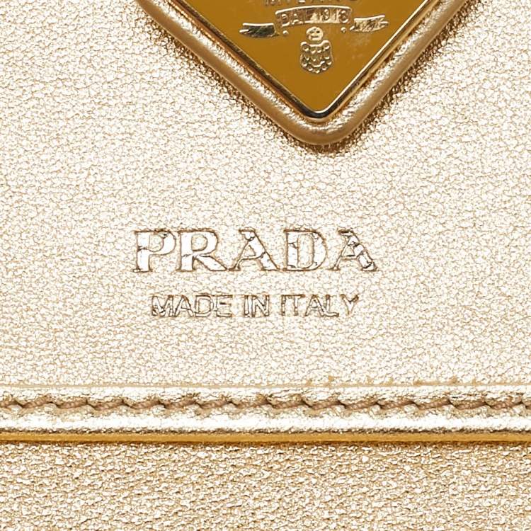 مملوكة مسبقًا Prada Gold Saffiano Metal Leather Flap Zip Card Case