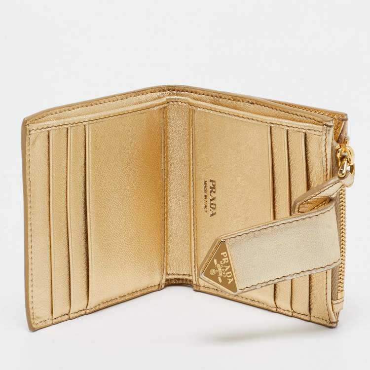 مملوكة مسبقًا Prada Gold Saffiano Metal Leather Flap Zip Card Case