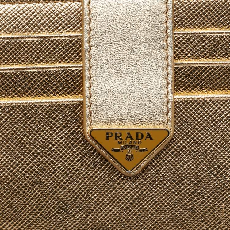 مملوكة مسبقًا Prada Gold Saffiano Metal Leather Flap Zip Card Case
