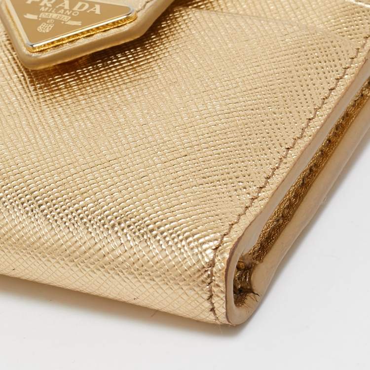 مملوكة مسبقًا Prada Gold Saffiano Metal Leather Flap Zip Card Case