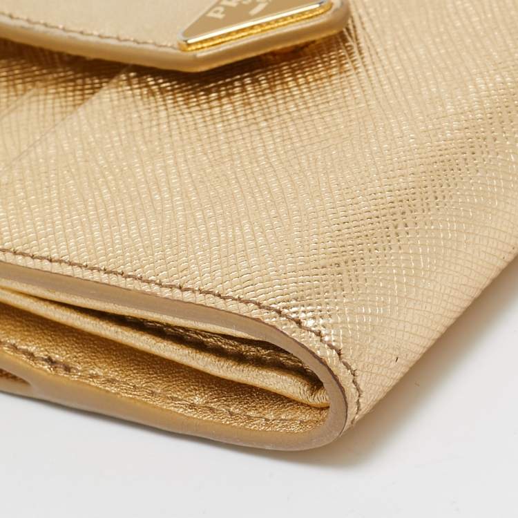 مملوكة مسبقًا Prada Gold Saffiano Metal Leather Flap Zip Card Case