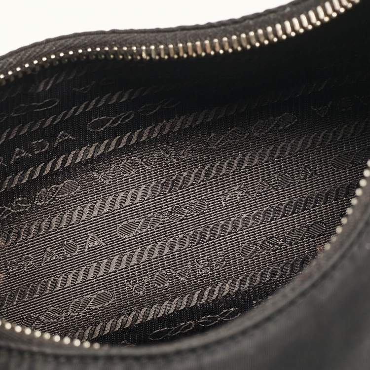 Pre Owned Prada Black Nylon and Saffiano Leather Re-Edition 2005 Shoulder Bag
