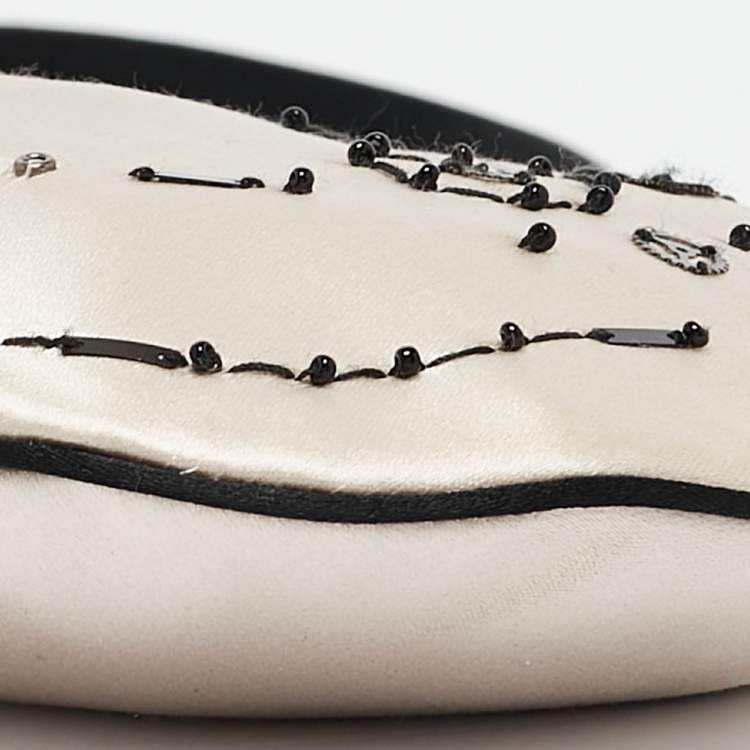 Pre Owned Prada Beige/Black Satin Embellished Baguette Bag