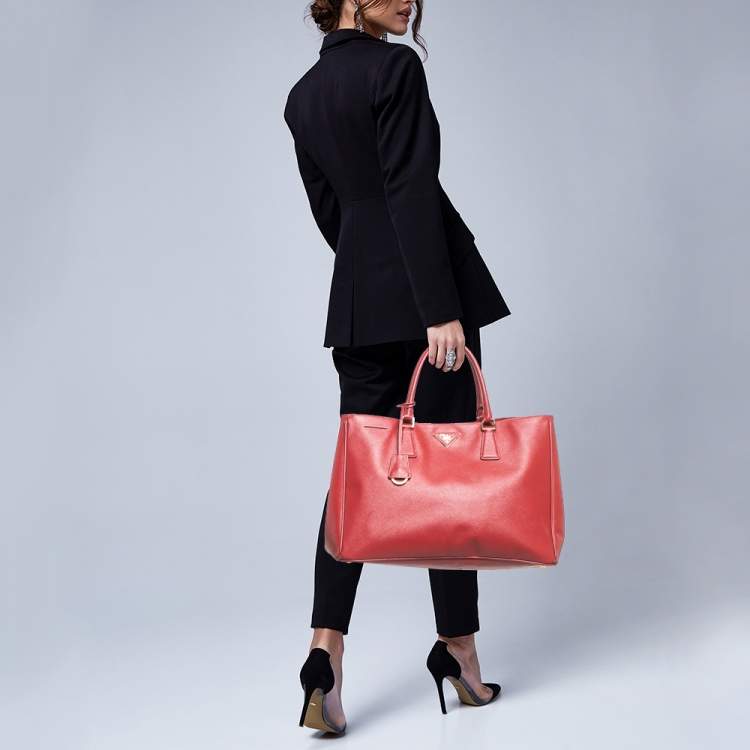 Pre Owned Prada Red Saffiano Lux Leather Large Galleria Open Tote