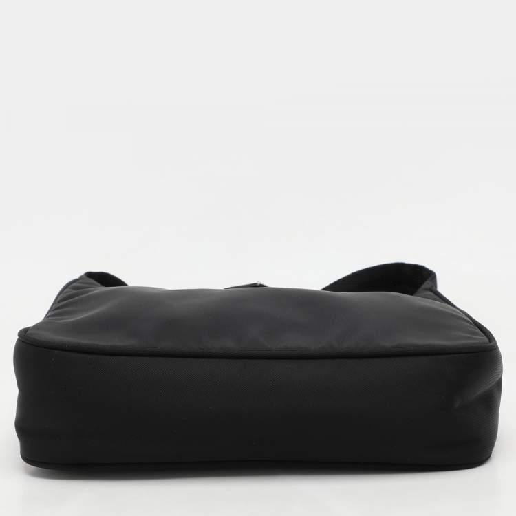 Pre Owned Prada Black Nylon Re-Edition 2000 Shoulder Bag