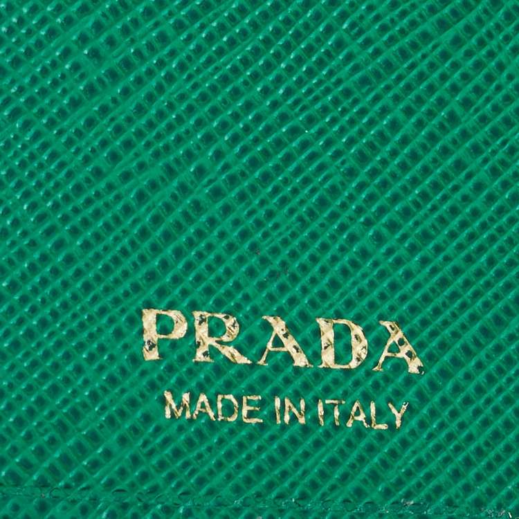 مملوكة مسبقًا Prada Green Saffiano Leather Logo Flap Card Case