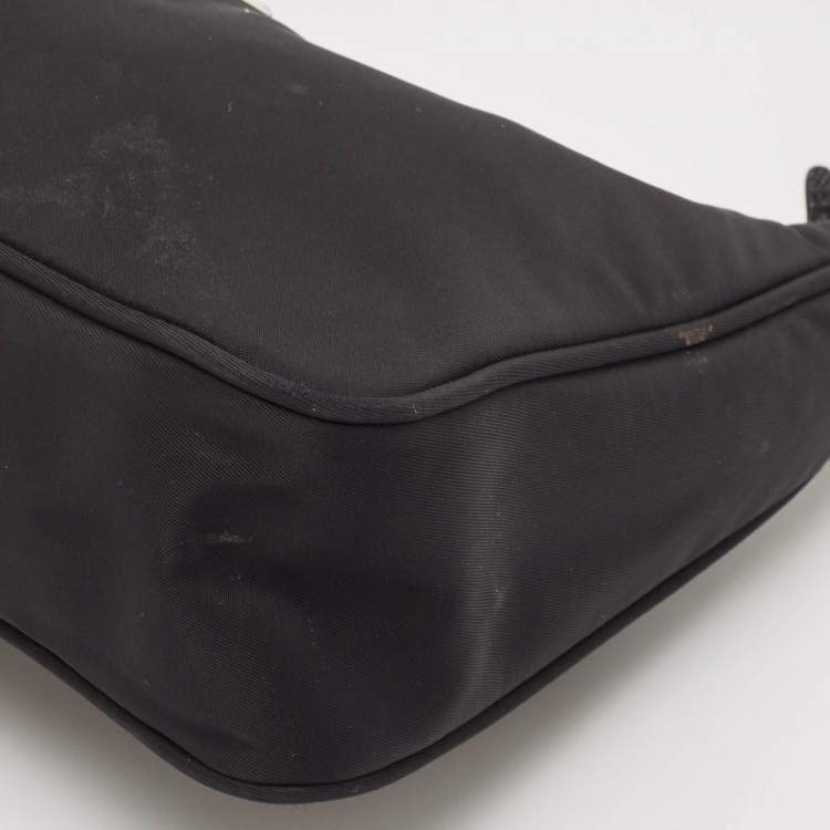 Pre Owned Prada Black Nylon Re-Edition 2000 Shoulder Bag