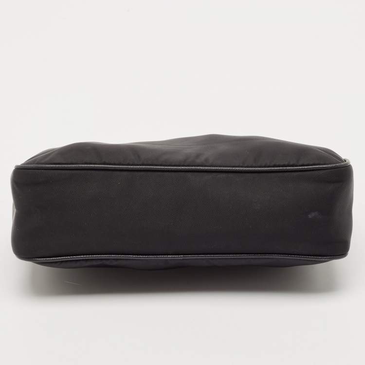 Pre Owned Prada Black Nylon and Leather Re-Edition 2005 Shoulder Bag