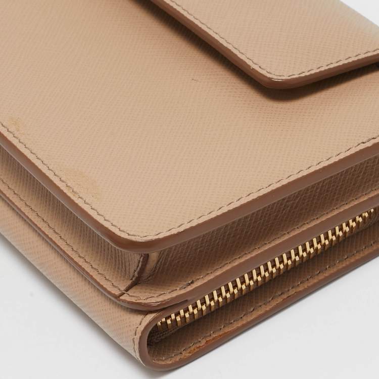 مملوكة مسبقًا Prada Beige Saffiano Lux Leather Phone Wallet On Chain