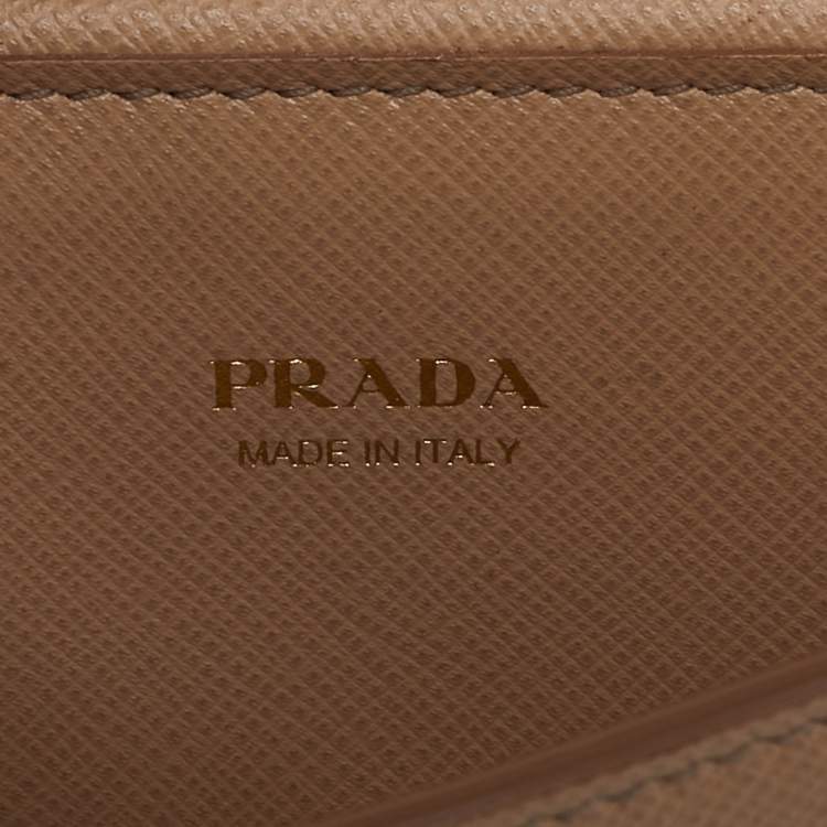 مملوكة مسبقًا Prada Beige Saffiano Lux Leather Phone Wallet On Chain