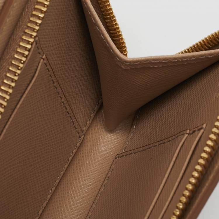 مملوكة مسبقًا Prada Beige Saffiano Lux Leather Phone Wallet On Chain