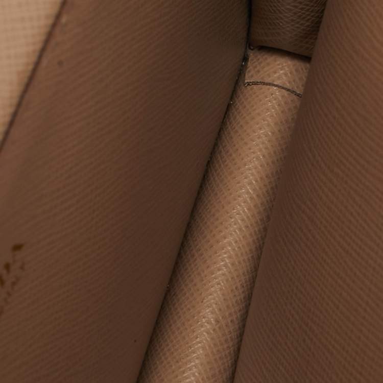 مملوكة مسبقًا Prada Beige Saffiano Lux Leather Phone Wallet On Chain
