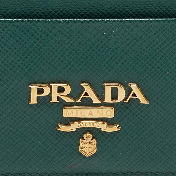 مملوكة مسبقًا Prada Green Leather Logo Card Holder