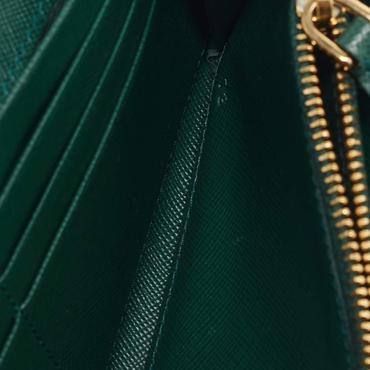 Pre Owned Prada Green Leather Logo Flap Continental Wallet