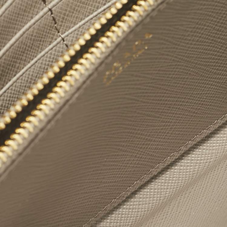 Pre Owned Prada Grey Leather Logo Flap Continental Wallet