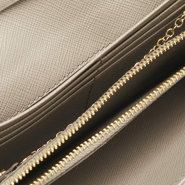 Pre Owned Prada Grey Leather Logo Flap Continental Wallet