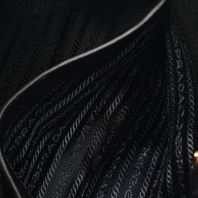 مملوكة مسبقًا Prada Black Vitello Phoenix Leather Tote