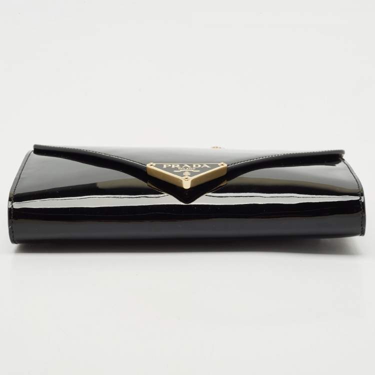 Pre Owned Prada Black Patent Leather Enamel Triangle Logo Wallet On Chain