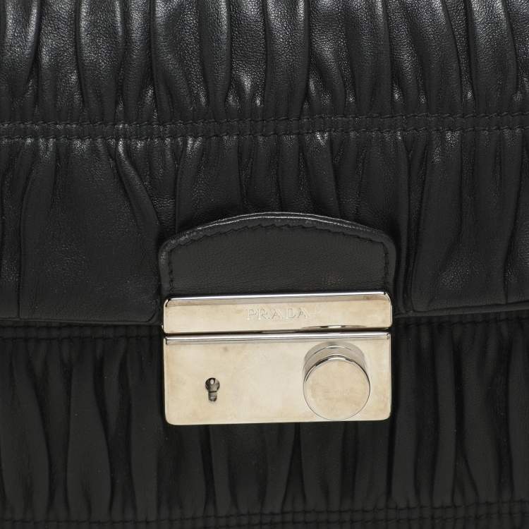Pre Owned Prada Black Leather Gaufre Chain Shoulder Bags