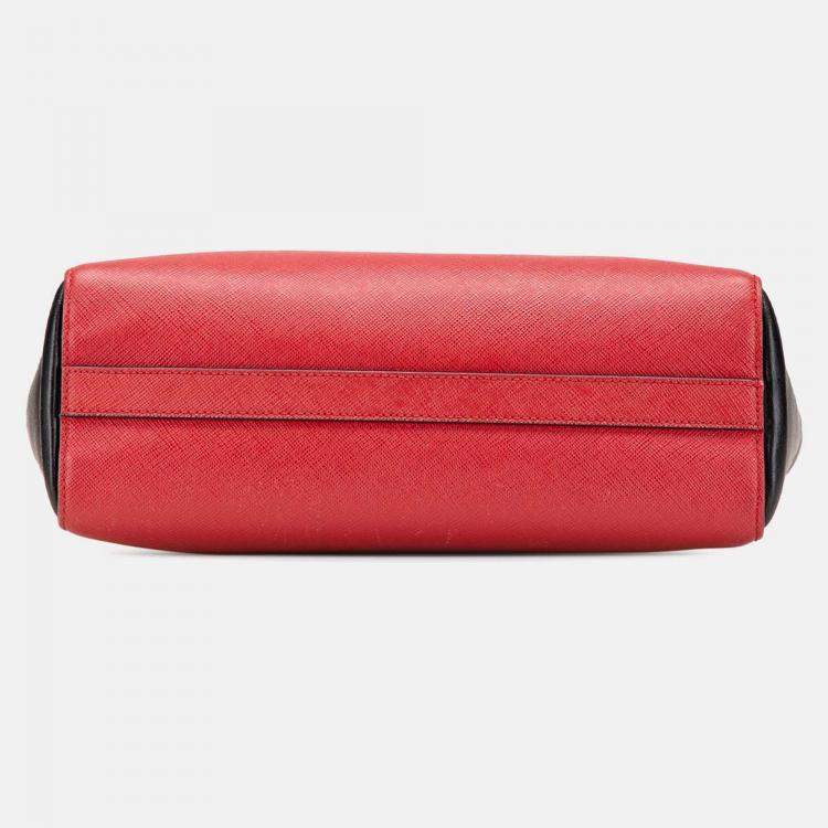 مملوكة مسبقًا Prada Black Red Bicolor Soft Calf Trimmed Saffiano Satchel