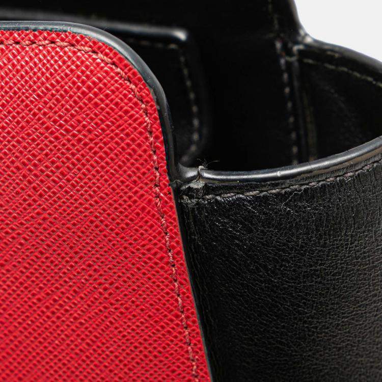 مملوكة مسبقًا Prada Black Red Bicolor Soft Calf Trimmed Saffiano Satchel