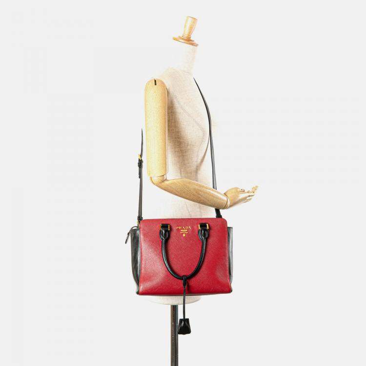 مملوكة مسبقًا Prada Black Red Bicolor Soft Calf Trimmed Saffiano Satchel