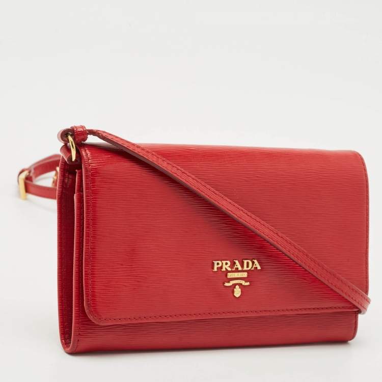 Pre Owned Prada Red Vitello Move Leather Wallet On Strap