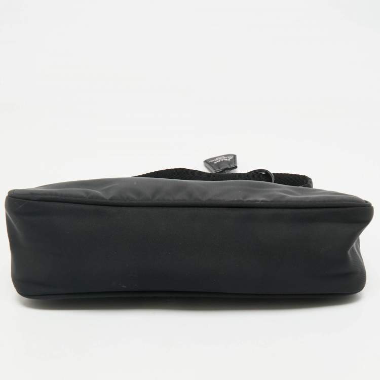 Pre Owned Prada Black Nylon Re-Edition 2000 Shoulder Bag