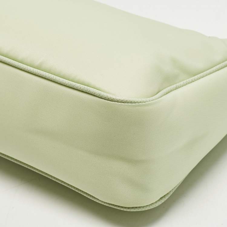 Pre Owned Prada Mint Green Re Nylon and Saffiano Leather Re-Edition 2005 Shoulder Bag