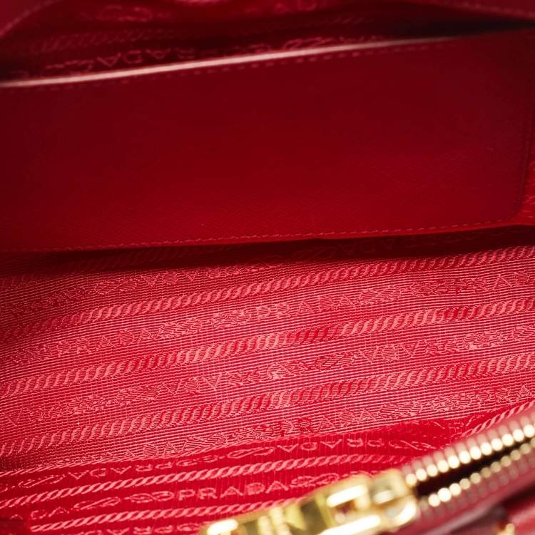 مملوكة مسبقًا Prada Red Saffiano Lux Leather Small Galleria Double Zip Tote