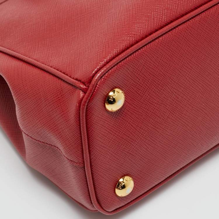 مملوكة مسبقًا Prada Red Saffiano Lux Leather Small Galleria Double Zip Tote