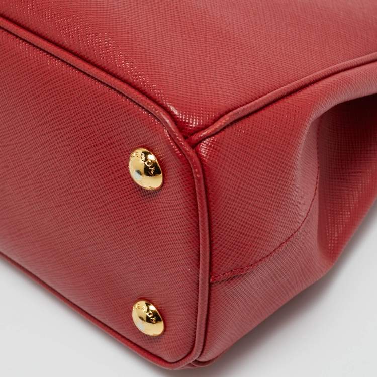 مملوكة مسبقًا Prada Red Saffiano Lux Leather Small Galleria Double Zip Tote
